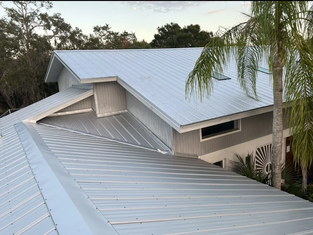 Licensed roof repair in Land O' Lakes, FL by Suncoast Roofers