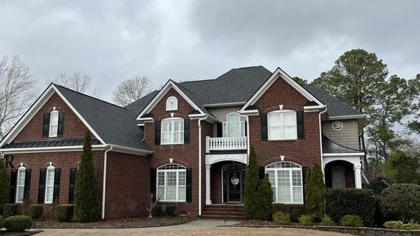 Sunny Day Roofing & Siding Logo