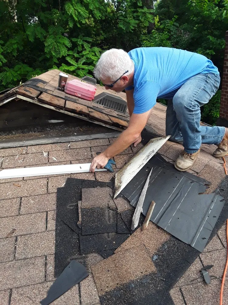 Licensed flat roof repair in St. Louis, MO by Sunset Roofing