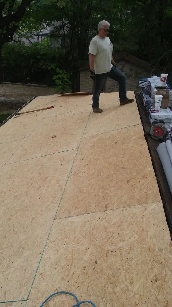 Top-rated shingle roofing service for fast service in St. Louis, MO by Sunset Roofing