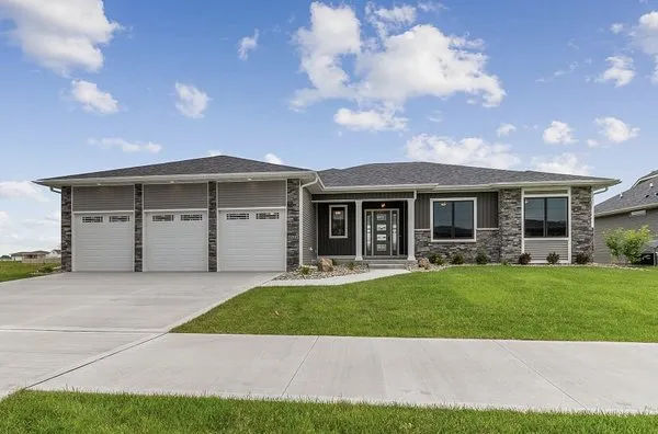 Super Eagle Roofing Logo