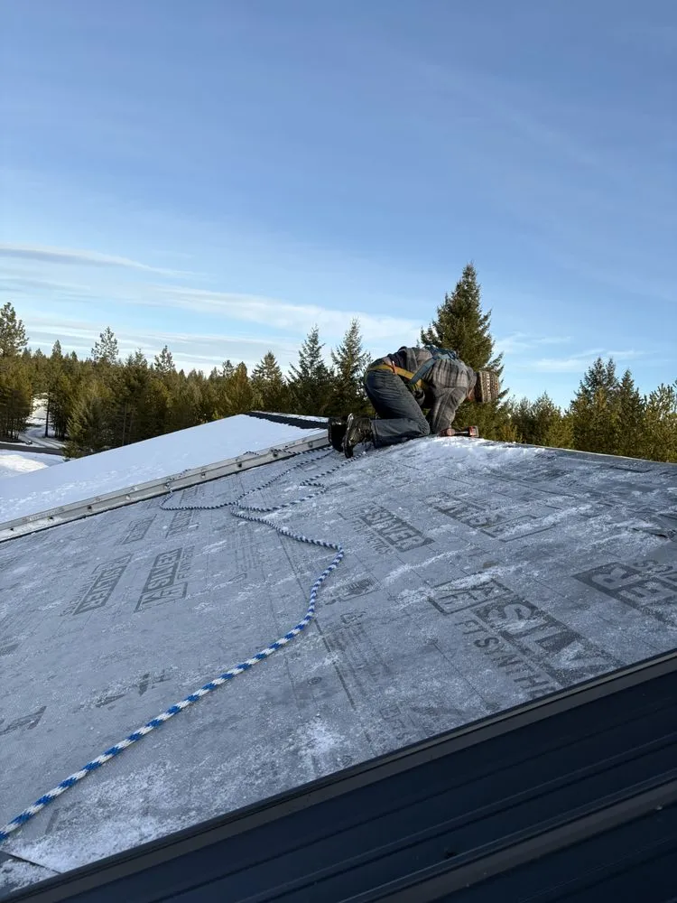 Top-rated roof repair same-day service in Coeur d'Alene, ID by Superior Built Buildings