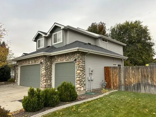 Superior Gutter and Roofing Logo