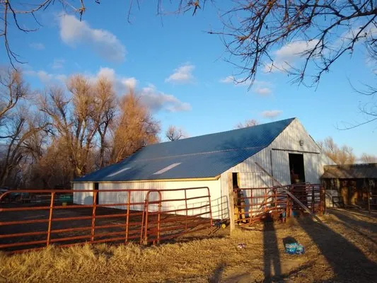 Superior Roofing & Exteriors Logo
