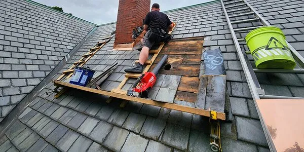 Superior Roofing Logo