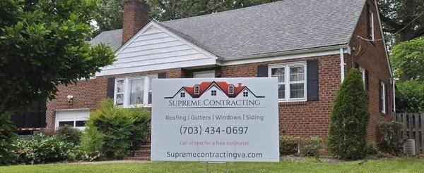 Supreme Contracting Logo