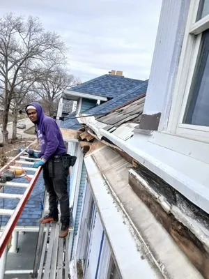 Supreme Roofing & Exterior Logo