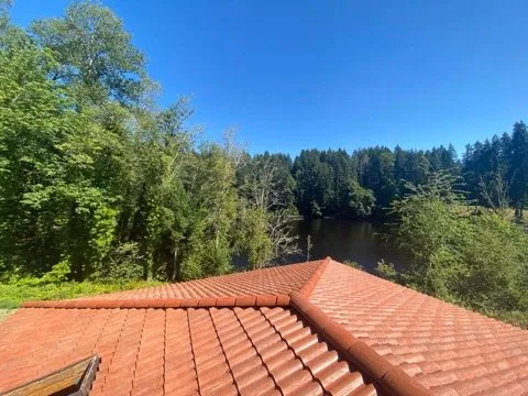 Slide of Supreme Roofing