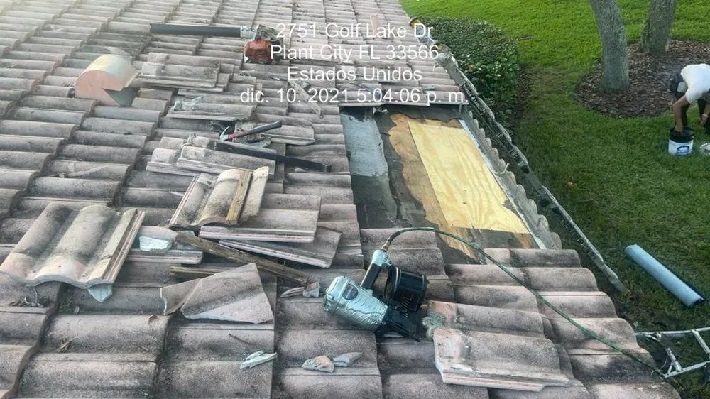 Slide of Supreme Roofing Services