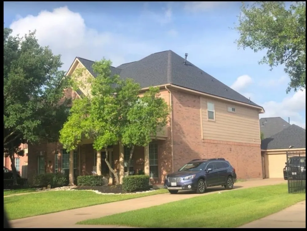 Slide of Supreme Roofing Solutions