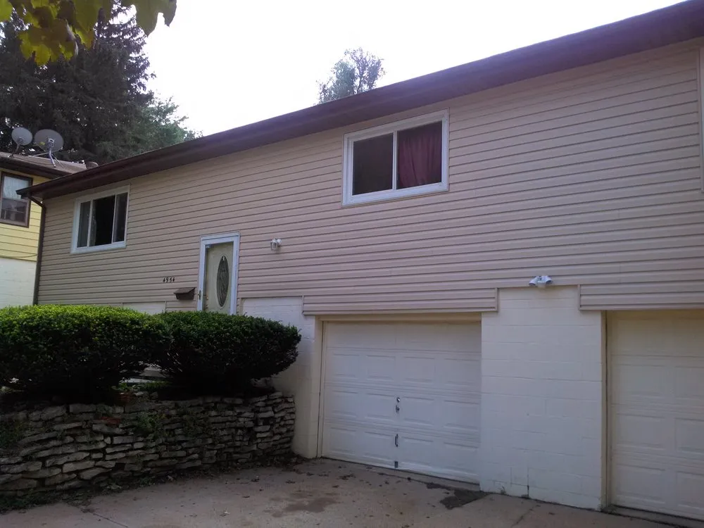 Slide of Suri's Construction & Remodeling