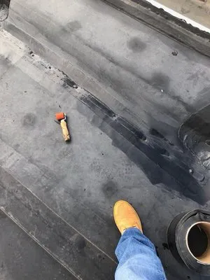 Susi & Sons Roofing Logo