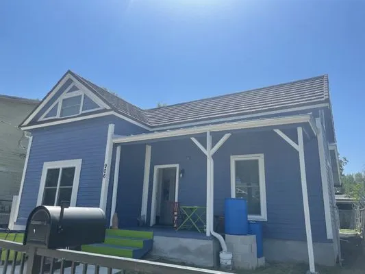 Sustainable Edge Construction And Roofing Logo