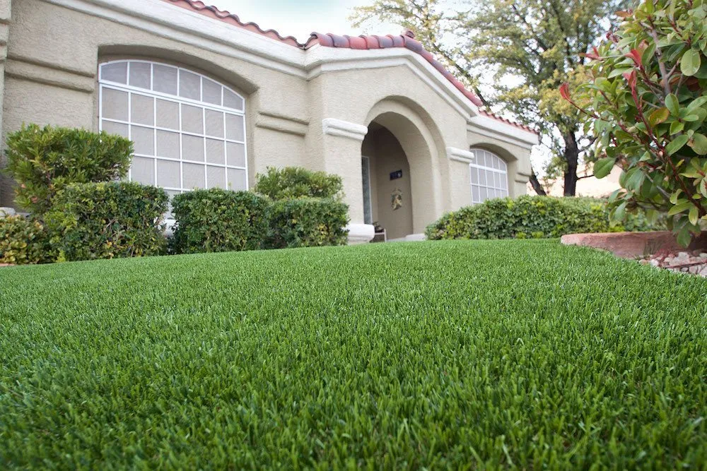 Professional residential roofing service experts serving St. Martinville, LA - SYNLawn South Louisiana