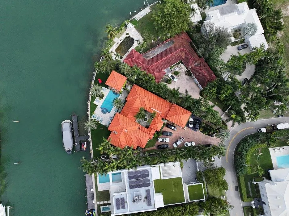 Slide of T & E Roofing