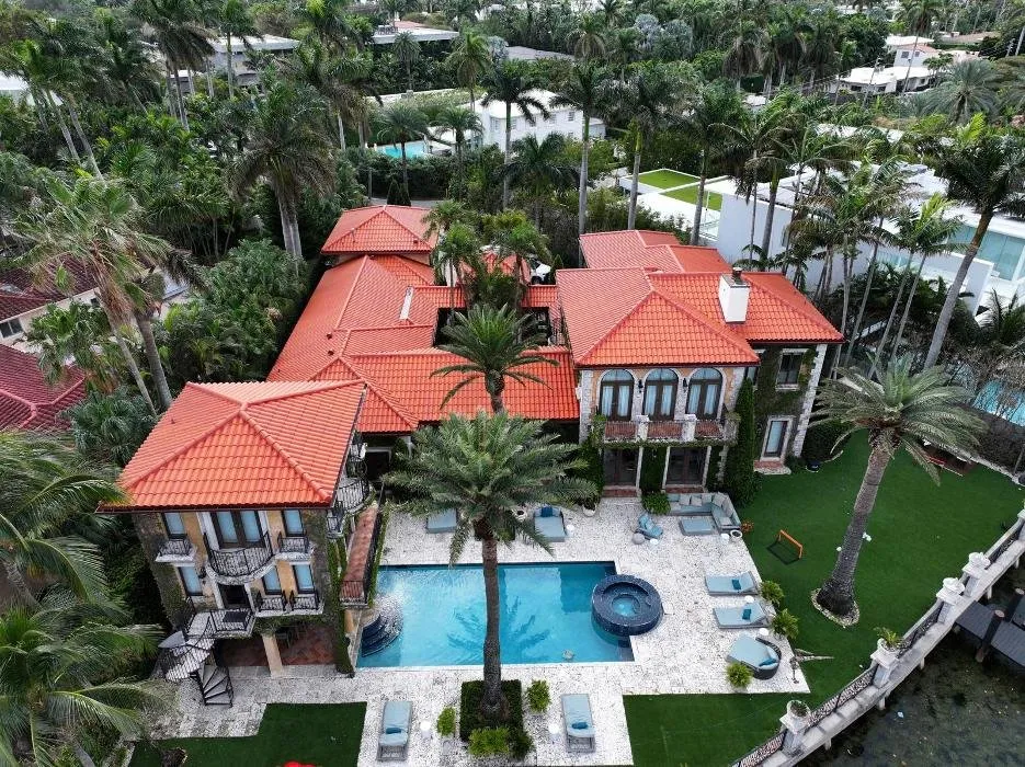 Slide of T & E Roofing