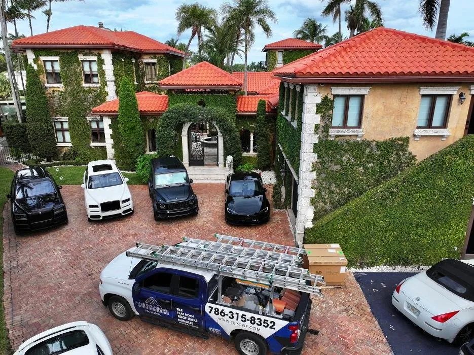 Slide of T & E Roofing