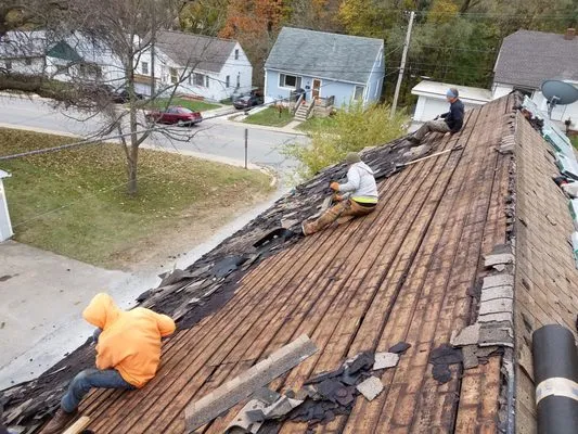 T & S Construction & Roofing Logo