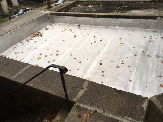 Tahir Construction & Roofing Logo