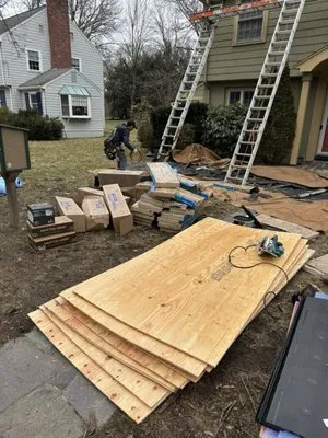 Tar Star Roofing Logo