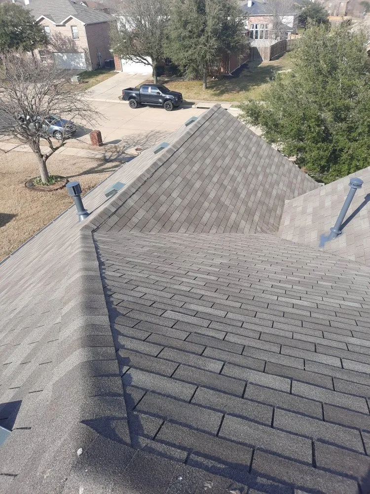 Top-rated shingle roofing service experts serving Gordonville, TX - Team Texas Construction