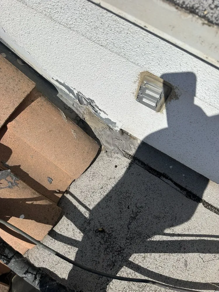Trusted flat roof repair for residential properties in San Fernando Valley, CA by Tectum Roofing
