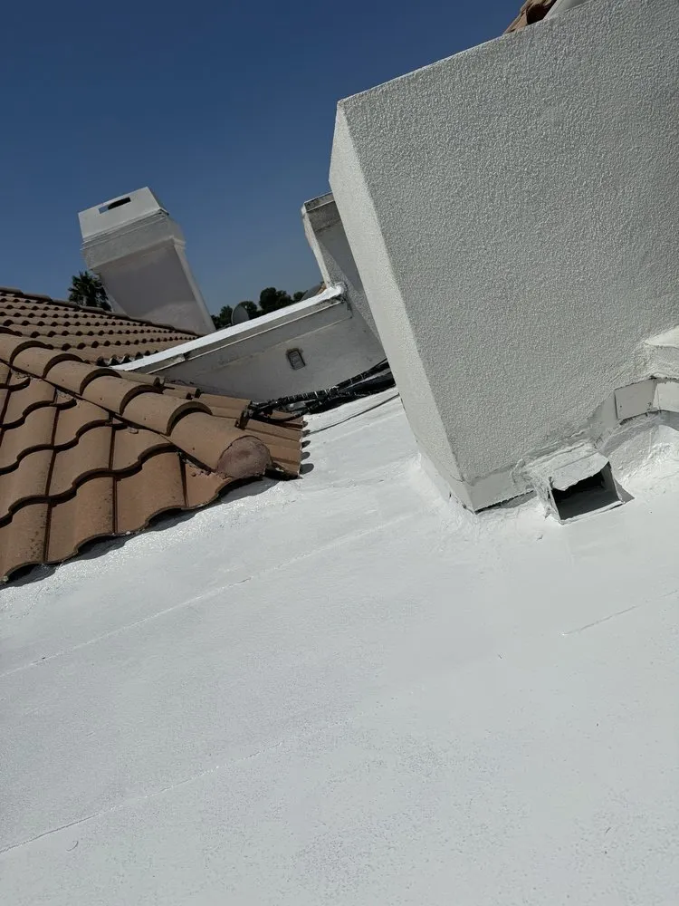 Expert flat roof repair same-day service in San Fernando Valley, CA by Tectum Roofing