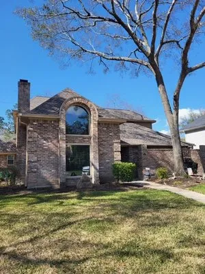 Tejas Roofing and Contracting Logo