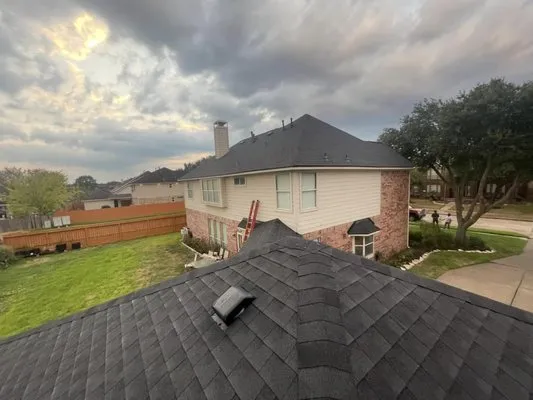 Tellomade Roofing & Construction Logo