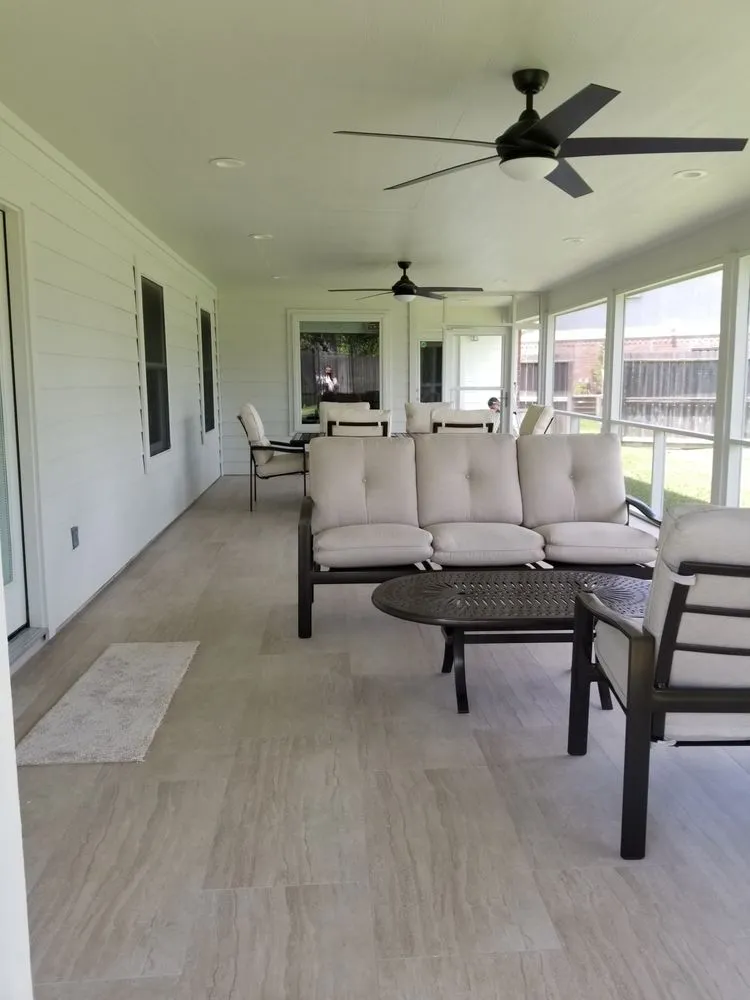 Slide of T&H General Contractor