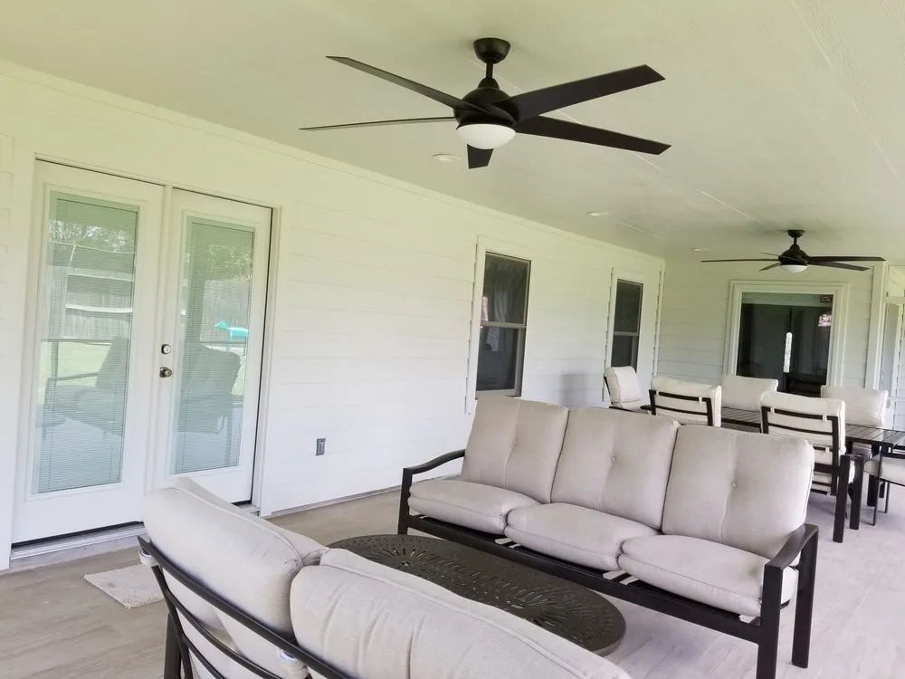 Slide of T&H General Contractor