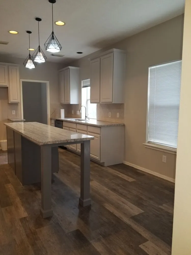 Slide of T&H General Contractor