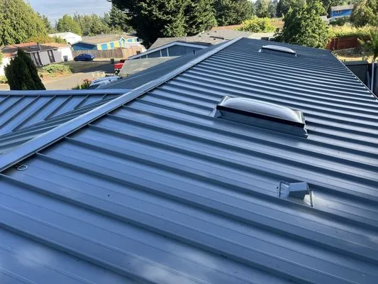 TH Roofing Company Logo