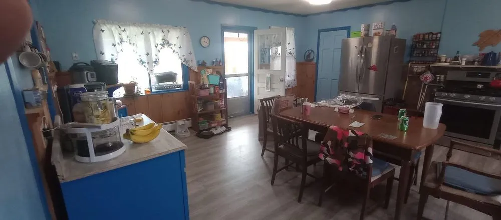 Slide of That Jon & Family Custom Carpentry