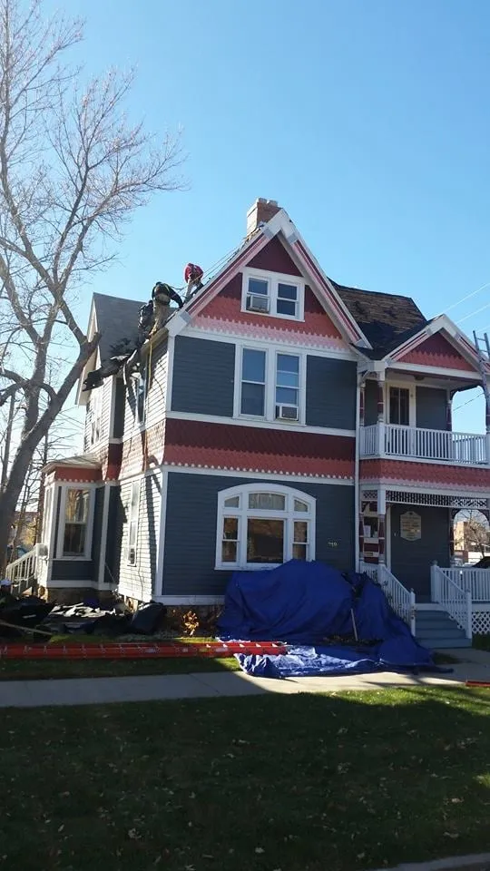 Slide of Thatsmyroofer.com