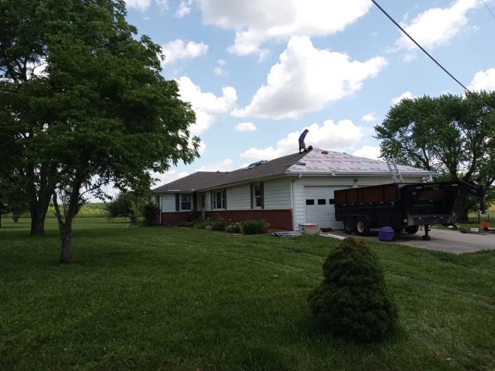 Licensed shingle roofing service experts serving Drexel, MO - The Busy Beez