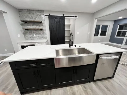 The McFarlane Construction Group Logo