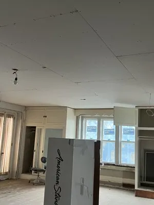 The Remodeler Specialist Logo