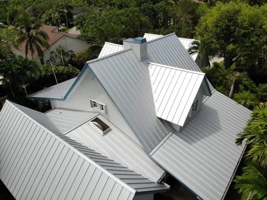 The Roof Boutique Logo