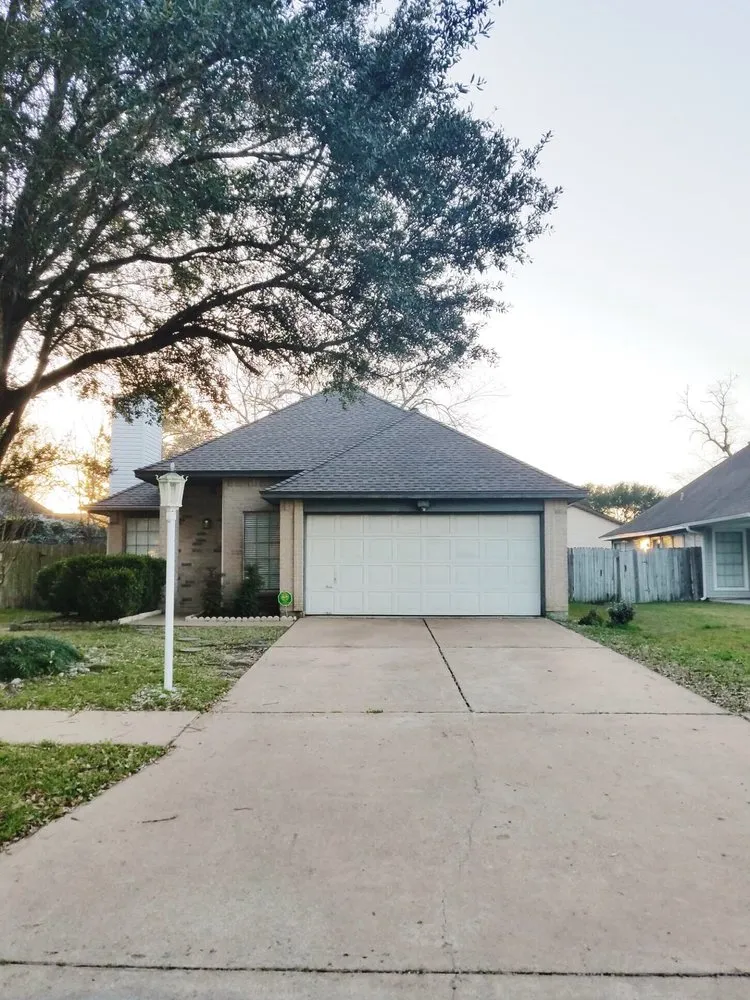 Slide of The Roof Depot