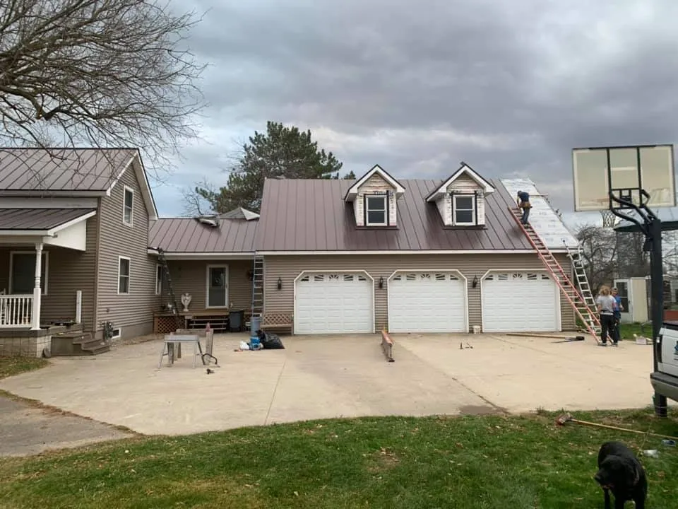 Slide of The Roof Depot