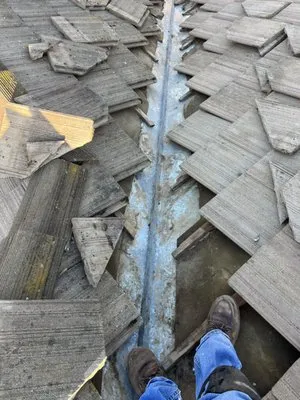 The Roofing Crew Logo