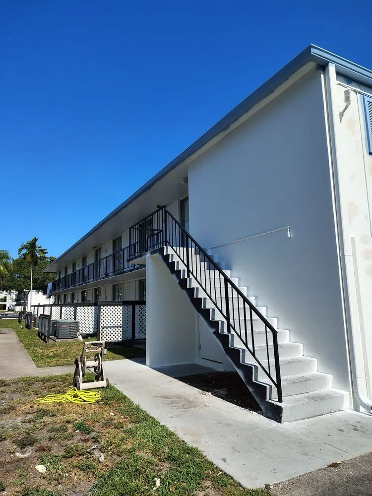 Emergency residential roofing service experts serving Coral Spring, FL - The Screens factory