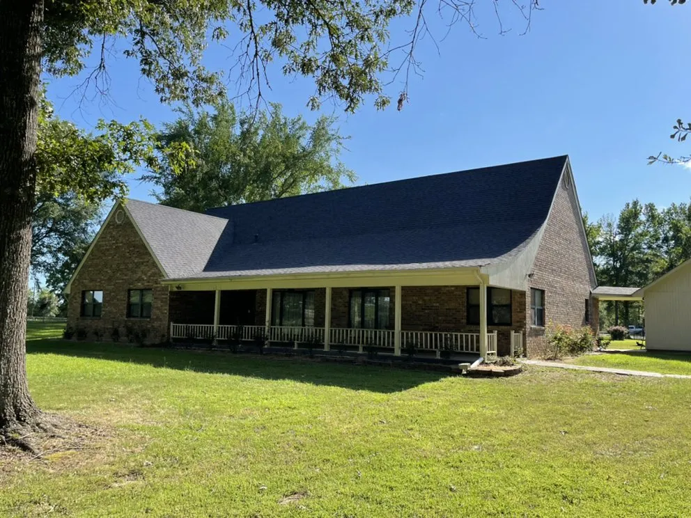 Slide of The Texan Construction & Services