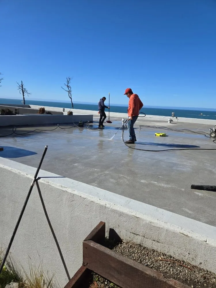 Slide of Thomas Roofing