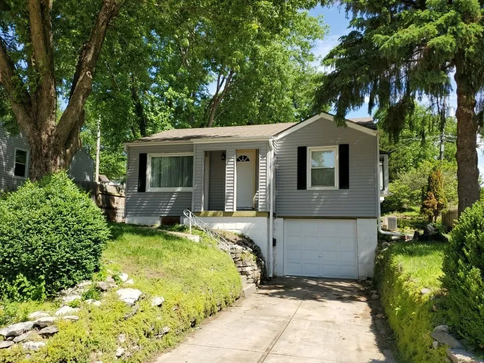 Slide of Thompson & Thompson 3rd Generation