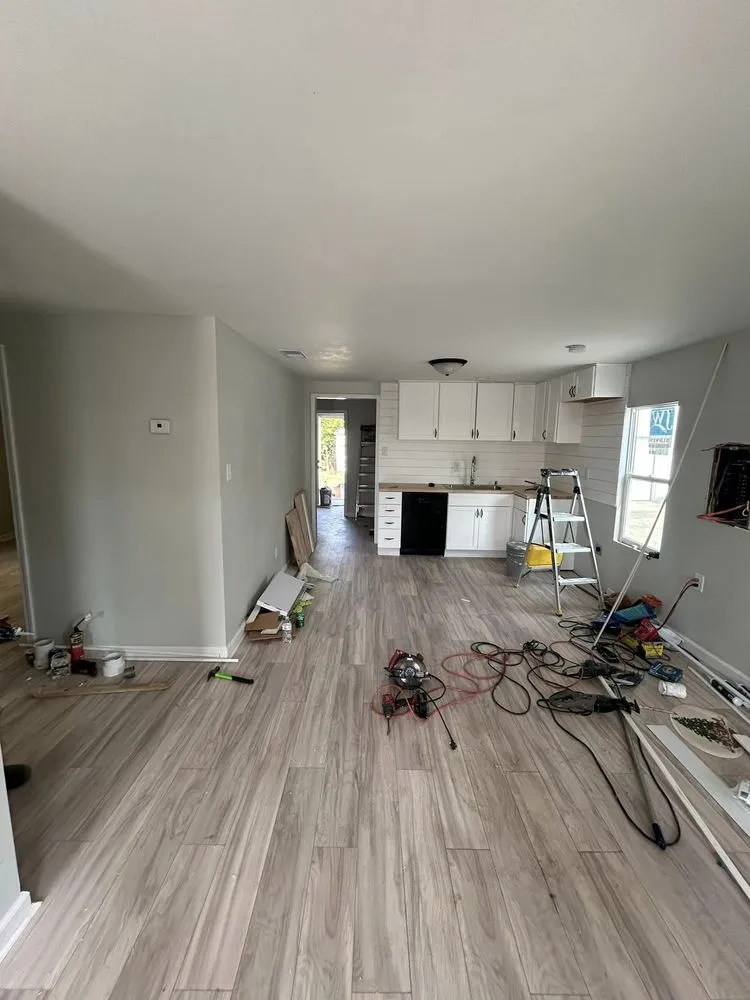 Slide of Thompson Construction & Remodel