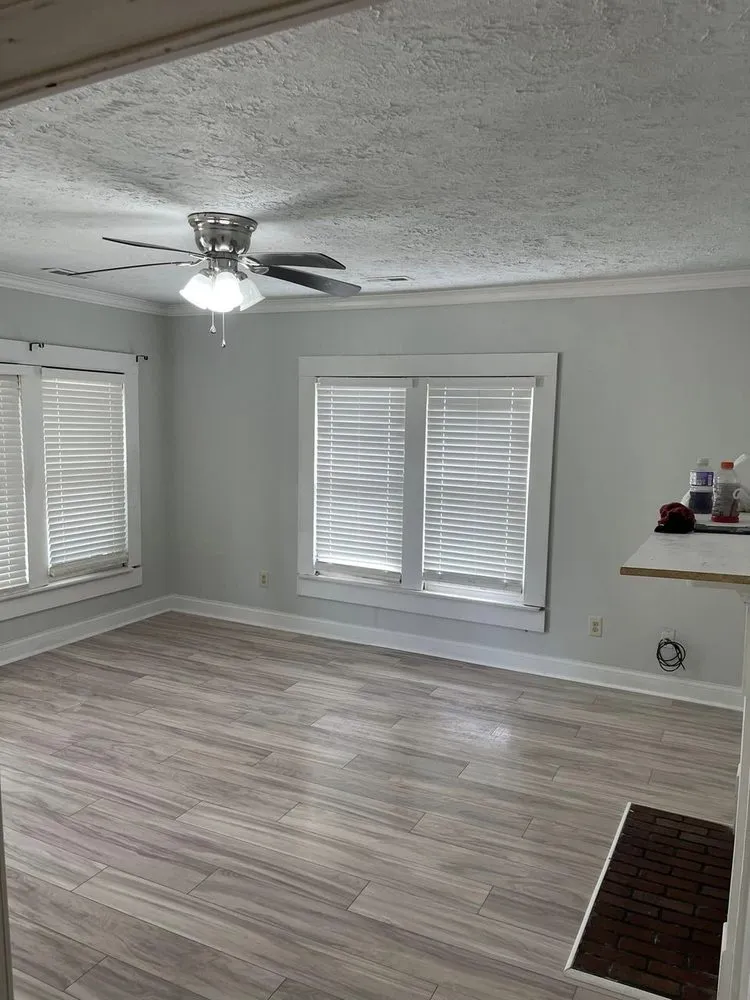 Slide of Thompson Construction & Remodel