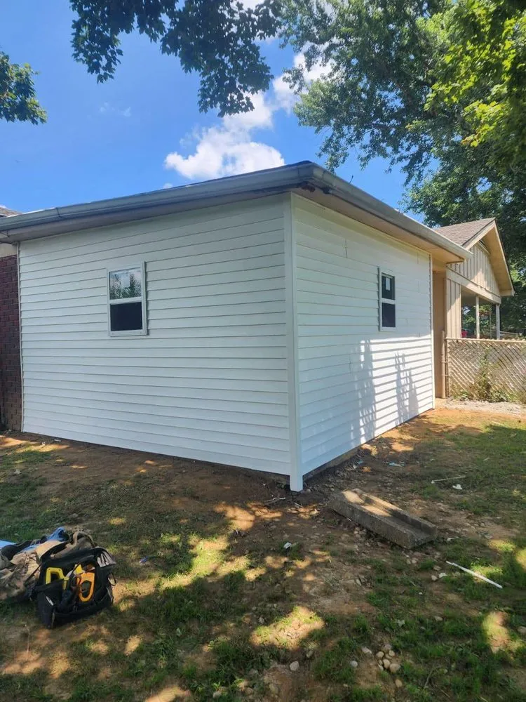 Slide of Thompson Construction & Remodel