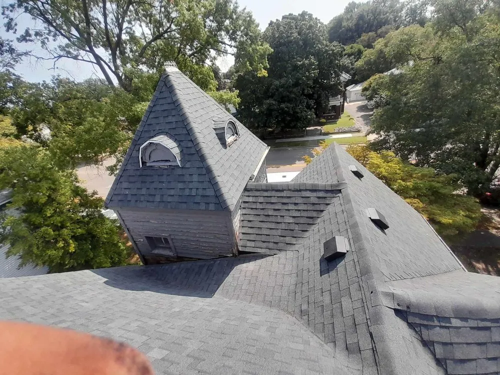 Slide of Thompson Construction & Remodel